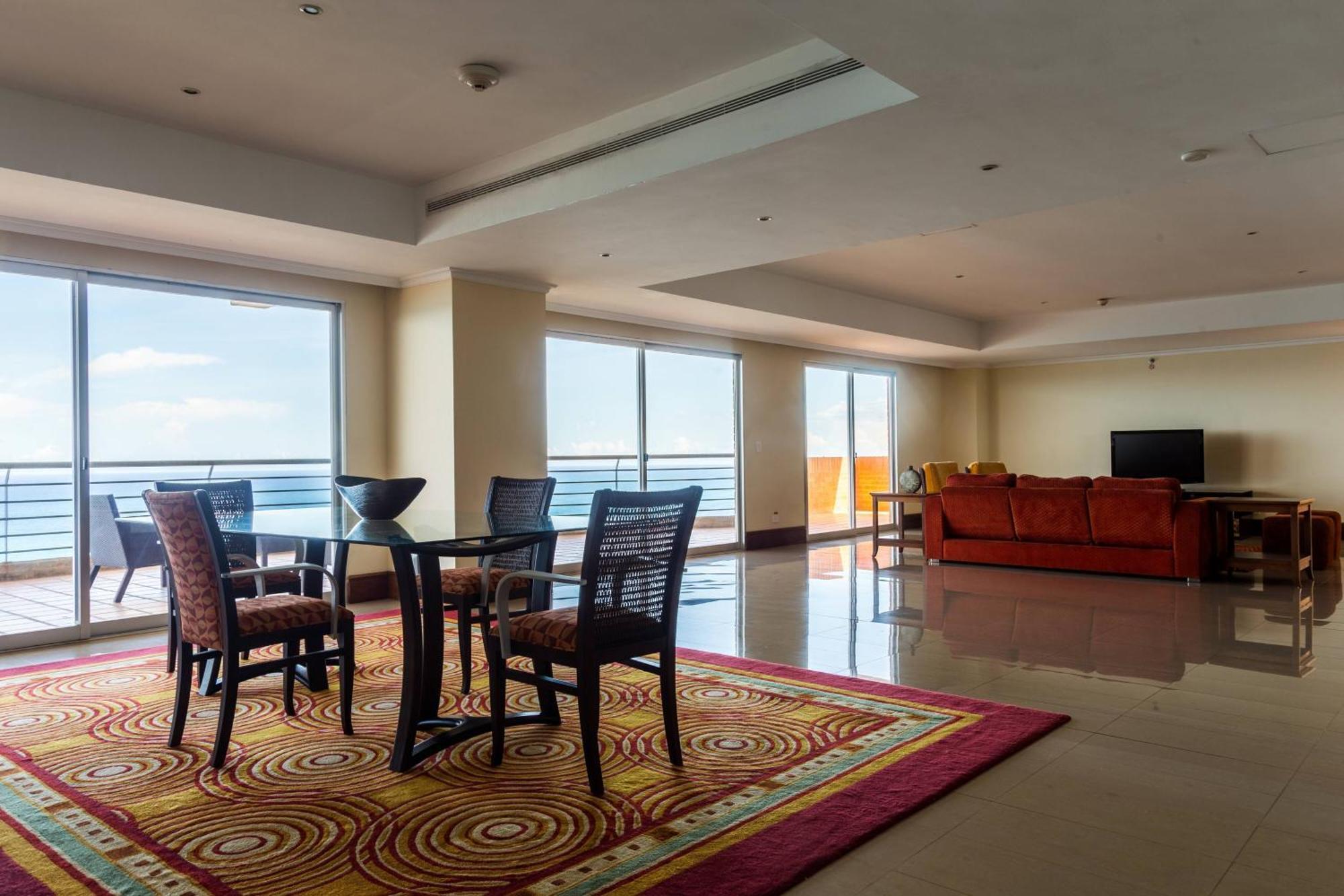 Marriott Venezuela Hotel Playa Grande Exterior photo